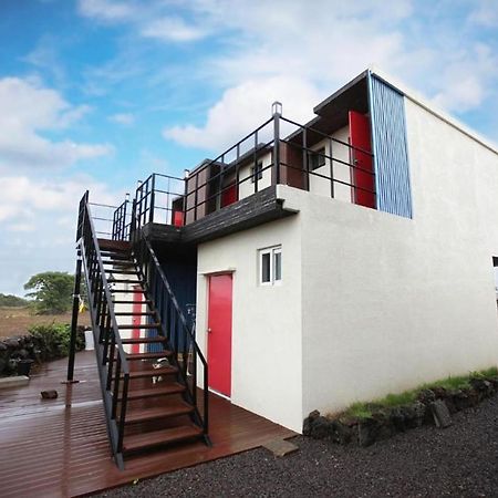 Ian Guesthouse Jeju Exteriör bild
