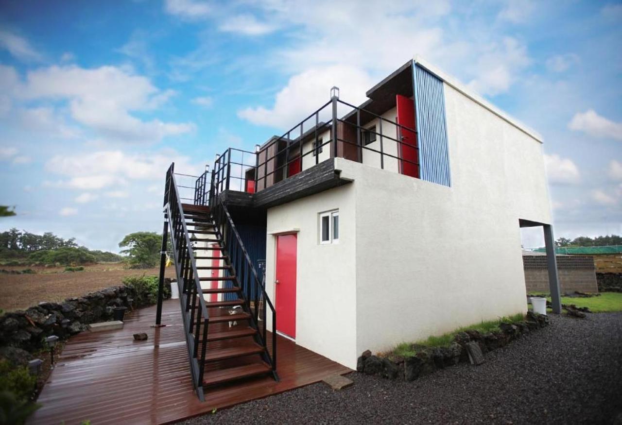 Ian Guesthouse Jeju Exteriör bild