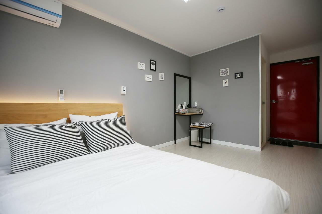 Ian Guesthouse Jeju Exteriör bild
